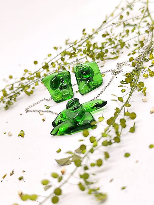 Zelený Zázrak "HANA" – Šperk z Recyklovaného Vínofľaše