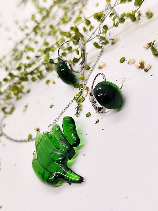 Zelený Zázrak "PETRA" – Šperk z Recyklovaného Vínofľaše