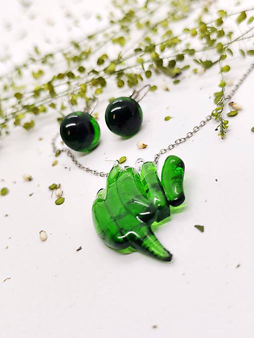 Zelený Zázrak "PETRA" – Šperk z Recyklovaného Vínofľaše