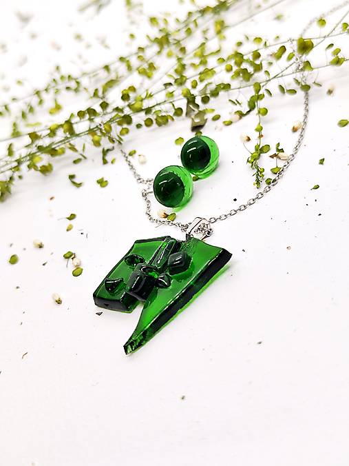 Zelený Zázrak "ZITA" – Šperk z Recyklovaného Vínofľaše