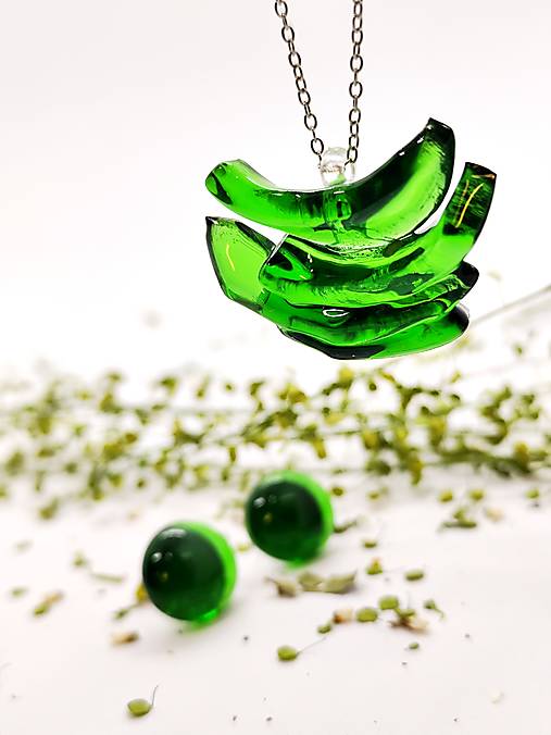 Zelený Zázrak "LINDA" – Šperk z Recyklovaného Vínofľaše