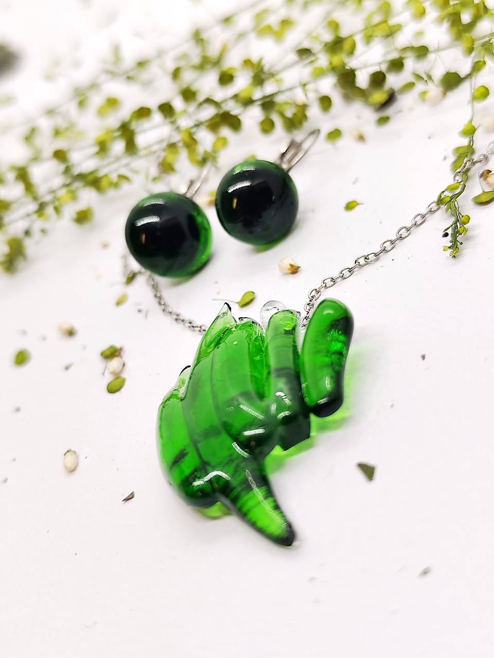 Zelený Zázrak "PETRA" – Šperk z Recyklovaného Vínofľaše