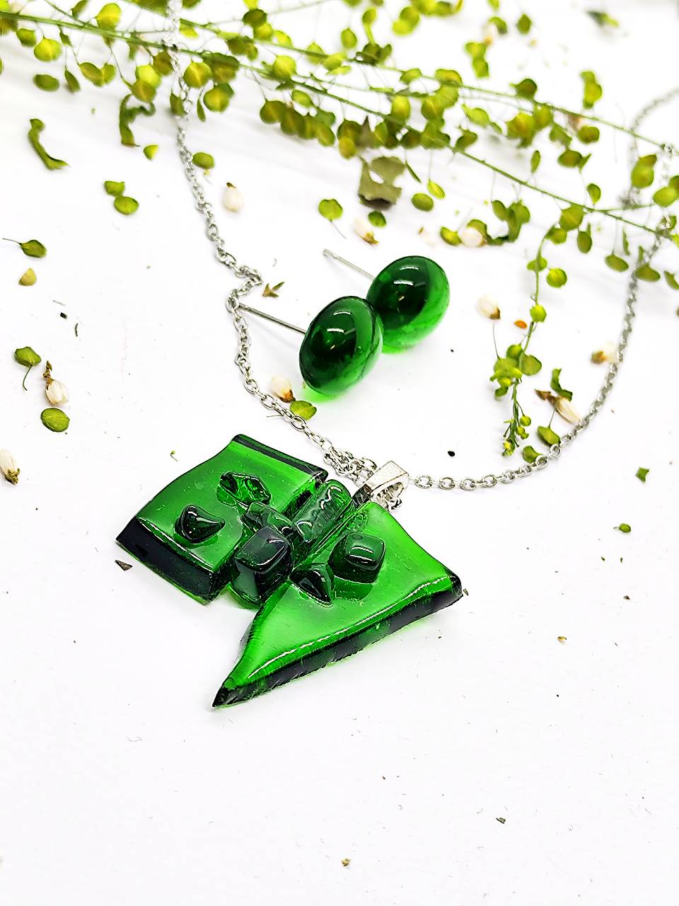 Zelený Zázrak "ZITA" – Šperk z Recyklovaného Vínofľaše