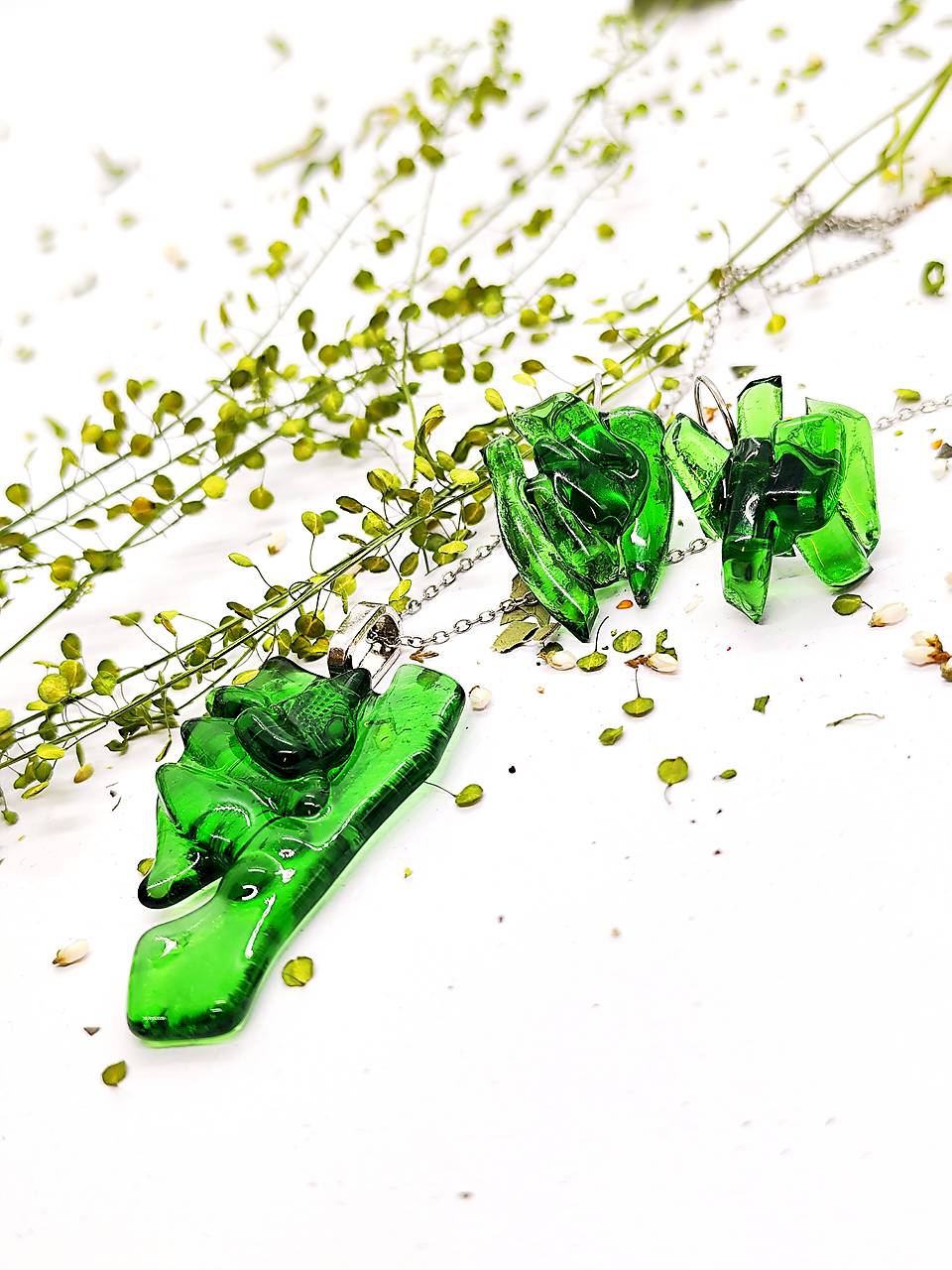 Zelený Zázrak "DIA" – Šperk z Recyklovaného Vínofľaše