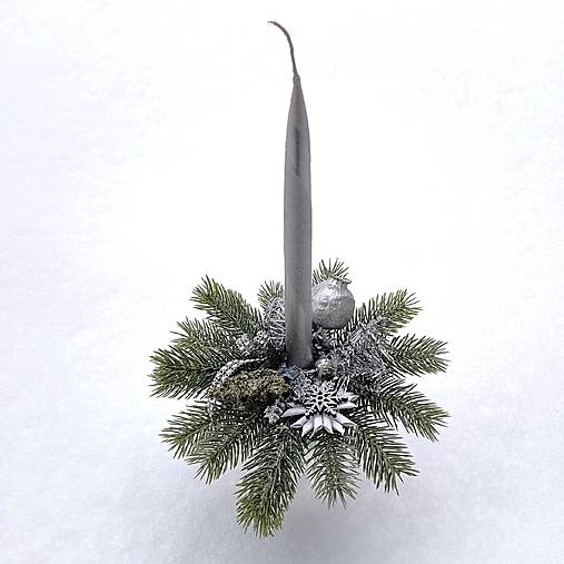 Dekorácie - Strieborná vianočná ikebana v pohári - 18140992_