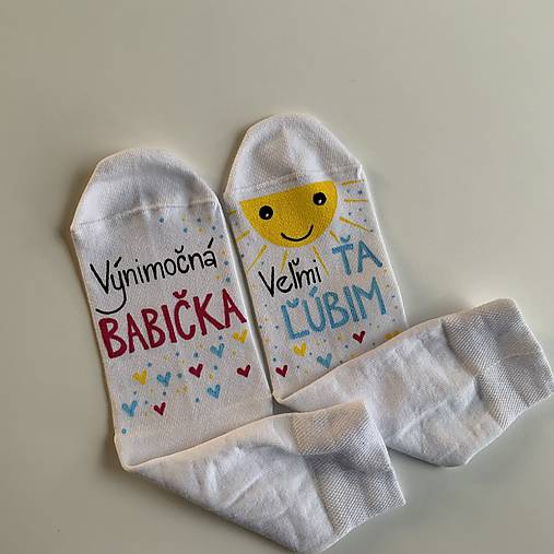 Maľované ponožky pre babku s nápisom: (Výnimočná babka/ veľmi ťa ľúbime - biele)