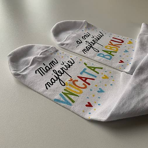 Maľované ponožky pre najlepšiu BABKU/najlepšieho DEDKA, ktorá má najlepšie vnúčatká (biele)