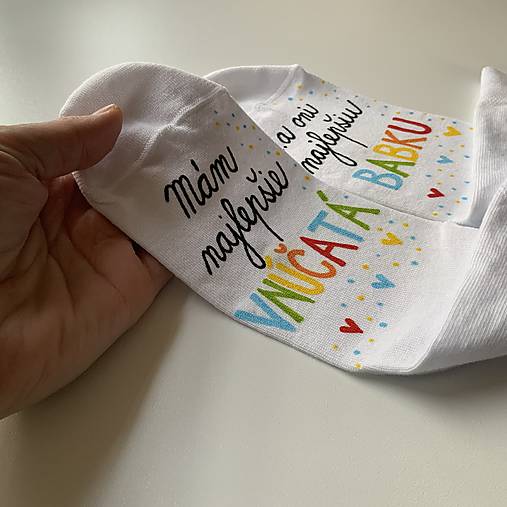 Maľované ponožky pre najlepšiu BABKU/najlepšieho DEDKA, ktorá má najlepšie vnúčatká (biele)