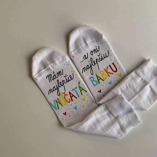 Maľované ponožky pre najlepšiu BABKU/najlepšieho DEDKA, ktorá má najlepšie vnúčatká (biele)