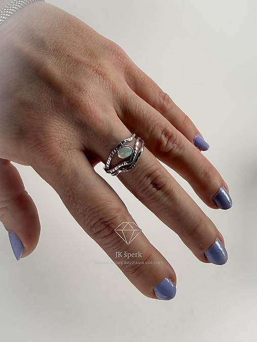 Strieborný 925/1000 prsten s drahým opálom