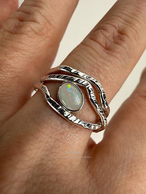 Strieborný 925/1000 prsten s drahým opálom