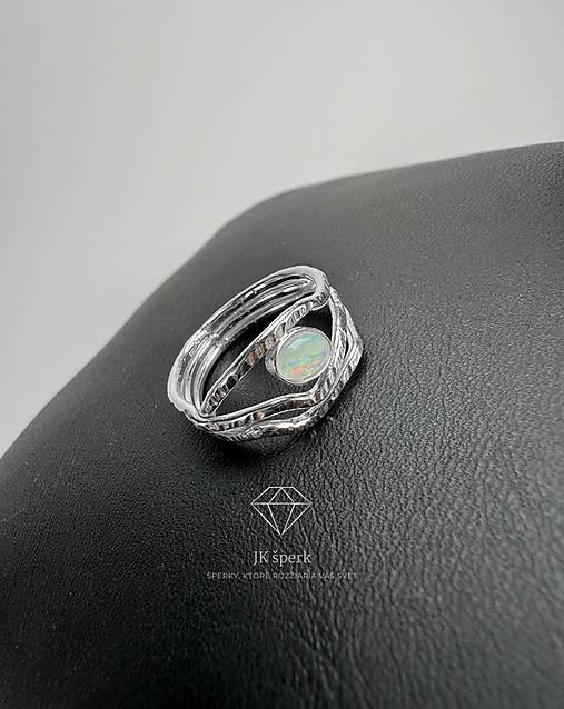 Strieborný 925/1000 prsten s drahým opálom