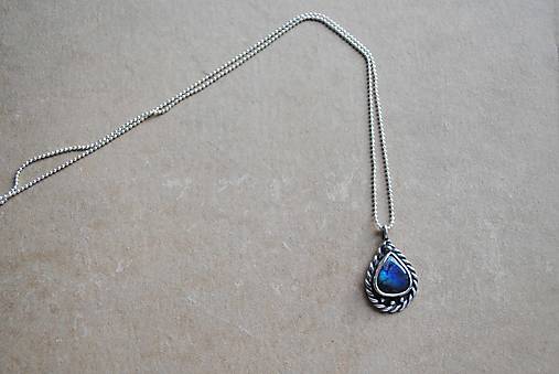 Prívesok so spektrolitom