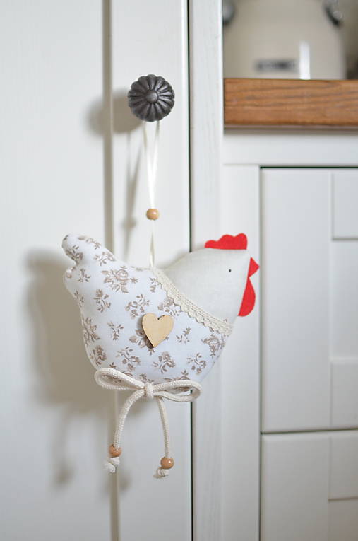 Dekorácie - Sliepočka romantická s béžovými kvietkami - 18144914_