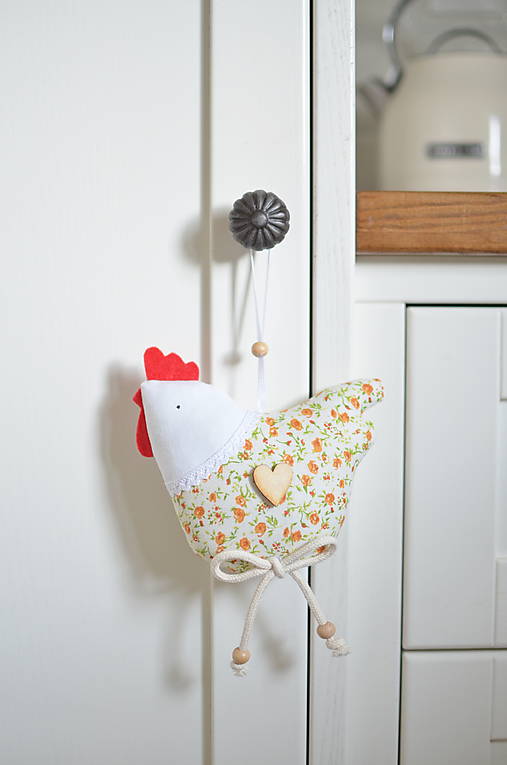 Dekorácie - Sliepočka v jarných farbách - 18144929_