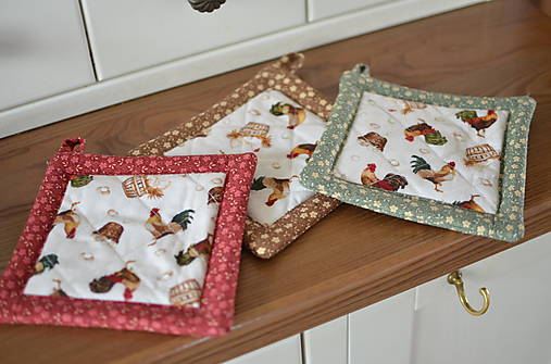 Úžitkový textil - Vidiecka chňapka s kohútikmi - 18144949_