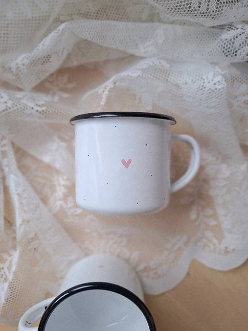 Nádoby - Smaltovaný hrnček s ružovým srdiečkom  (Ružové srdiečko) - 18144955_