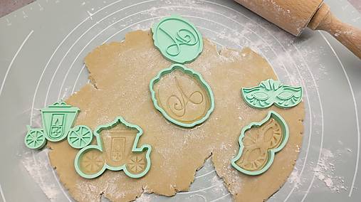 ENGLISH ROMANCE - vykrajovačky v sete