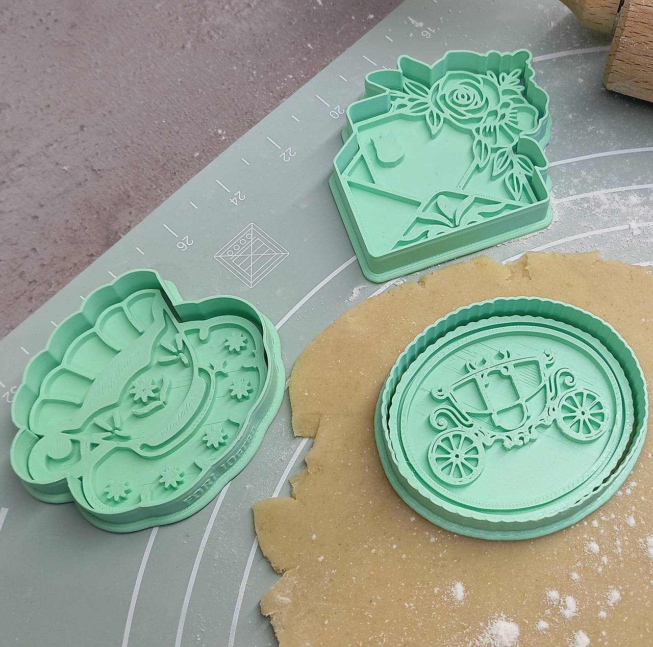 ROMANTIC ELEGANCE  - vykrajovačky v sete