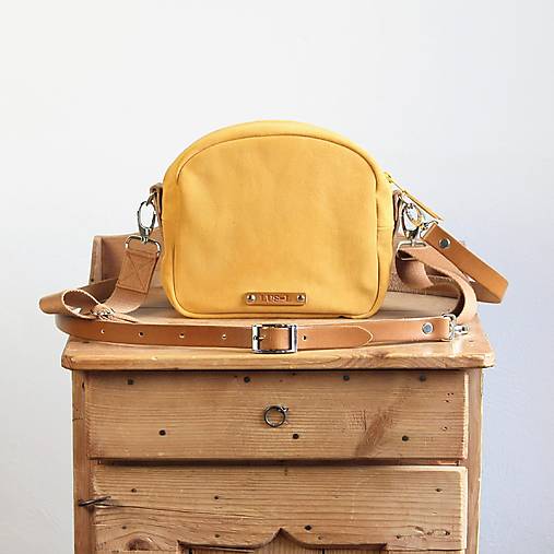 Kabelky - Kožená crossbody kabelka Apricot - 18146892_
