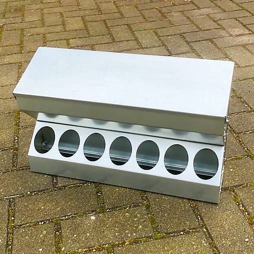 Pre zvieratá - Závesné krmítko na stenu pre sliepky – 10 l - 18147682_