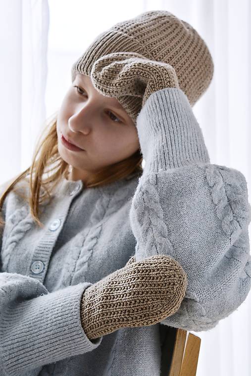 Rukavice - Dámska súprava čiapka+palčiaky - béžová/sivá - 18149125_