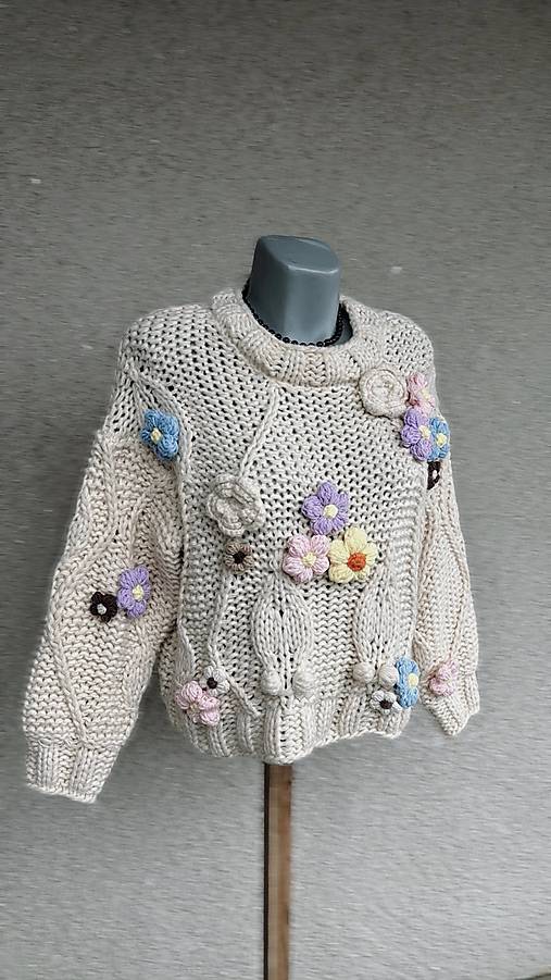 Svetre a kardigány - ♥ Chunky sveter s ručne háčkovanými 3D kvietkami ♥ - 18148094_
