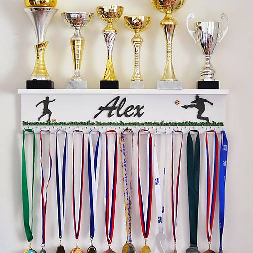 Dekorácie - Polička pre futbalistov - biela (Šedý nápis 75x15cm) - 18150398_