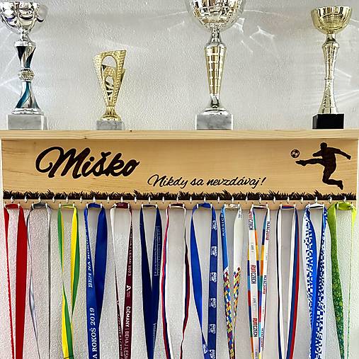 Dekorácie - Polička pre futbalistu (75x15cm) - 18150423_