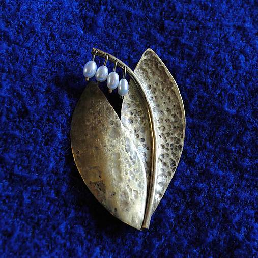 Mosadzná brošňa Konvalinka