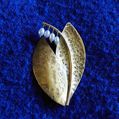 Mosadzná brošňa Konvalinka