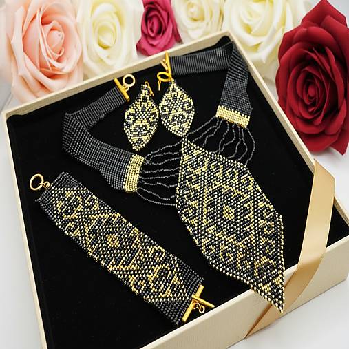 Sady šperkov - Zlatá Kráľovná Noci – vyšívaný set z korálok - 18148901_