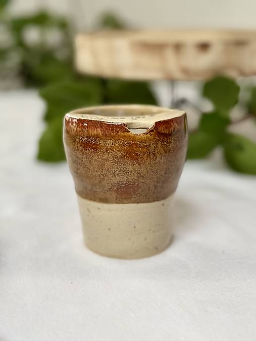 Vernosť v hline-pohár na cesty