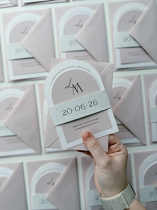 Papiernictvo - Moderné svadobné oznámenie 304 polkruh béžovo-ružové terazzo - 18152013_