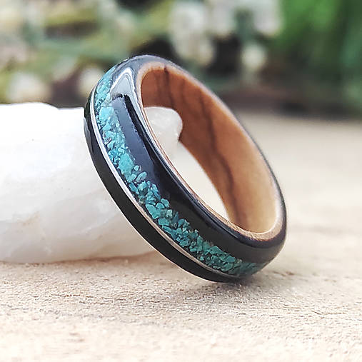 Prstene - Prsteň z ebenu, olivy a chryzokolu - 18152814_