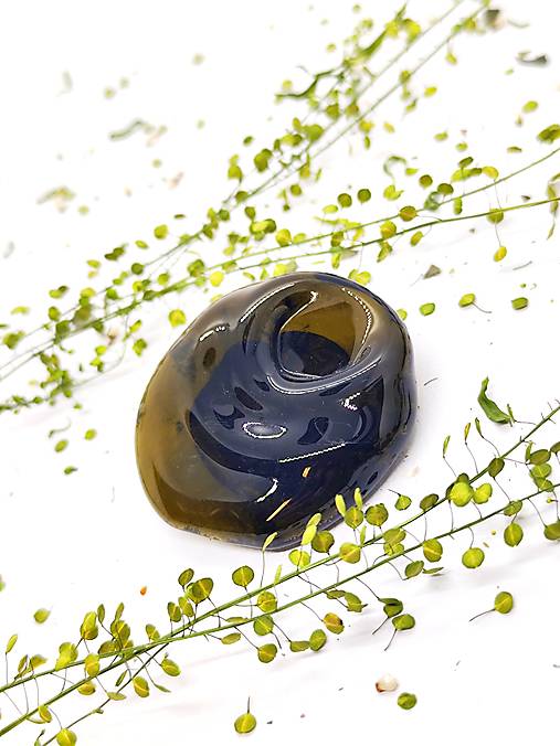 Jedinečná sklenená brošňa " CECIL" z recyklovanej vínovej fľaše