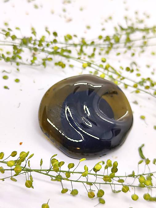 Jedinečná sklenená brošňa " CECIL" z recyklovanej vínovej fľaše