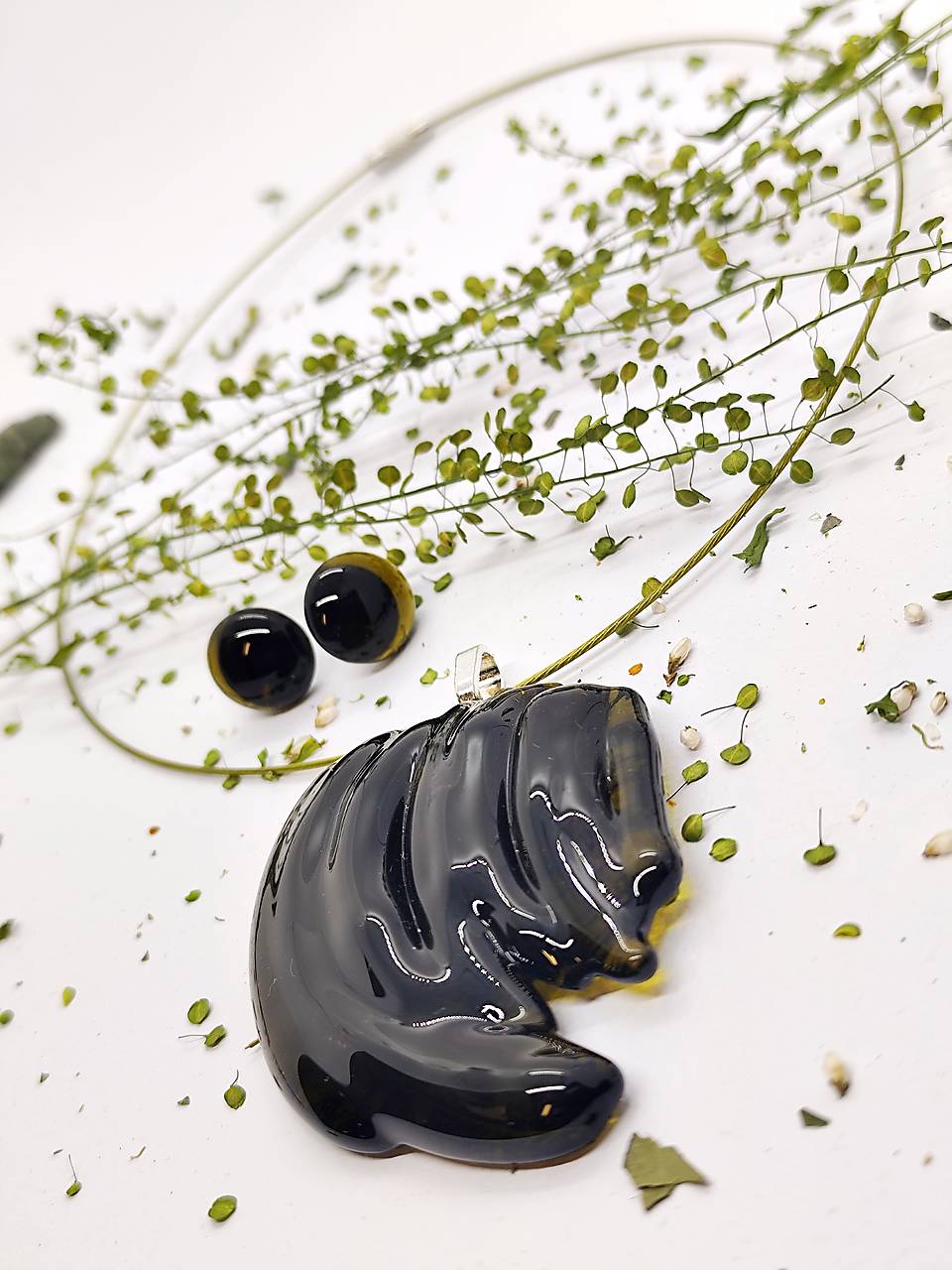 Hnedý Zázrak "KATHY" – Šperk z Recyklovaného Vínofľaše