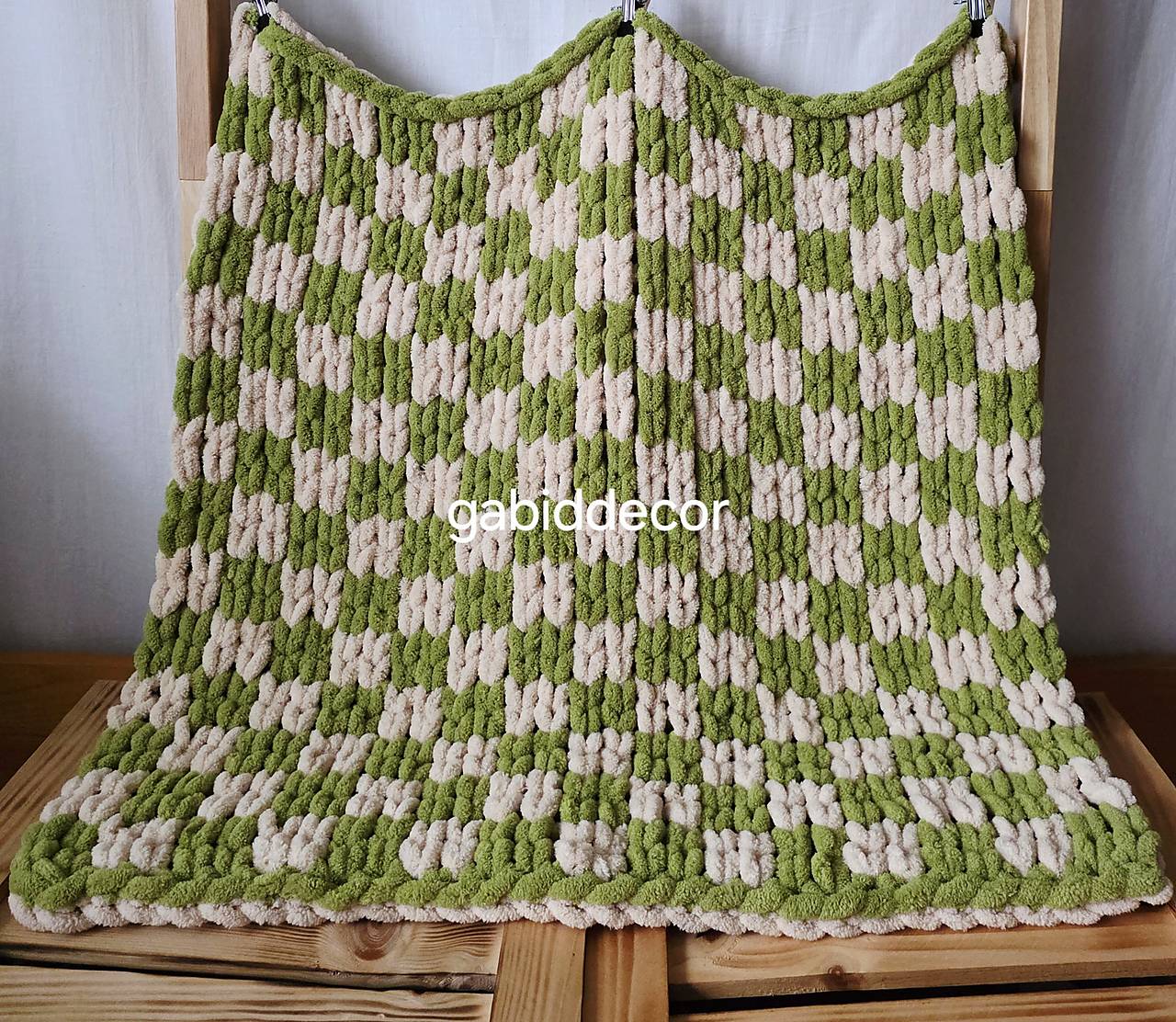 Jemnučká a ľahká deka z  vlny alize puffy more plus (Béžová / pistáciová)