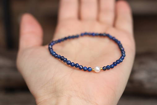 Tenký náramok lapis lazuli, perla