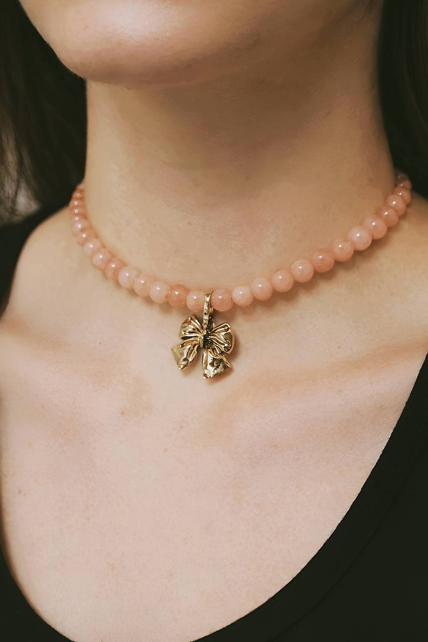 Slnečný choker s bronzovou mašľou