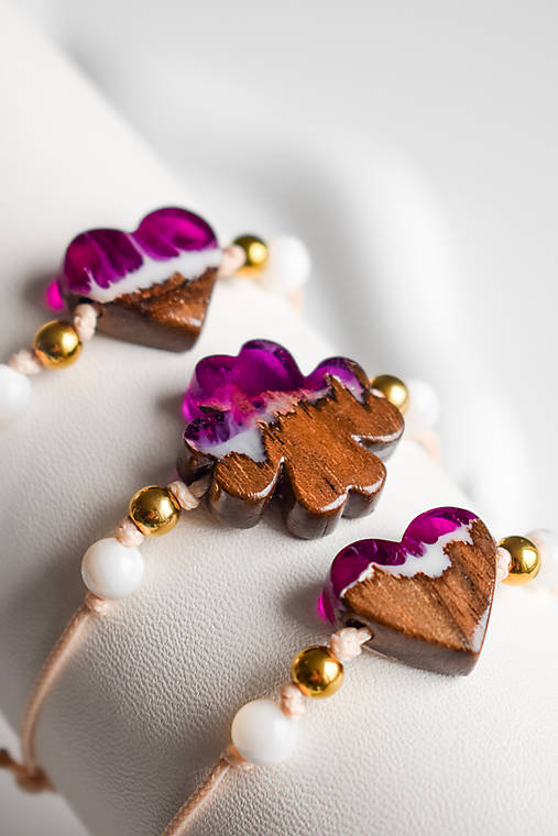 Náramky - Drevený náramok štvorlístok z dreva a živice s perleťou - 18153068_