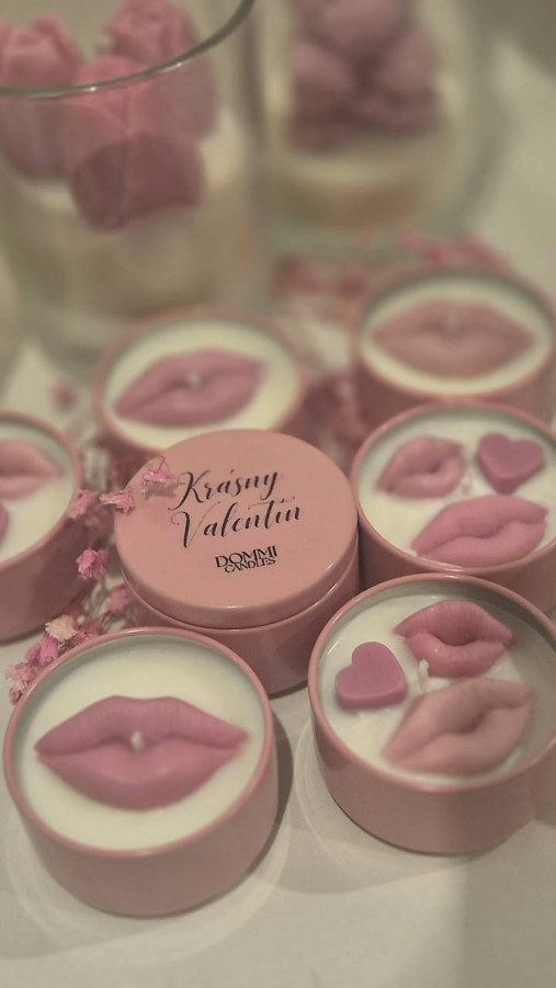 Sviečka v kovovej dózičke so srdiečkami