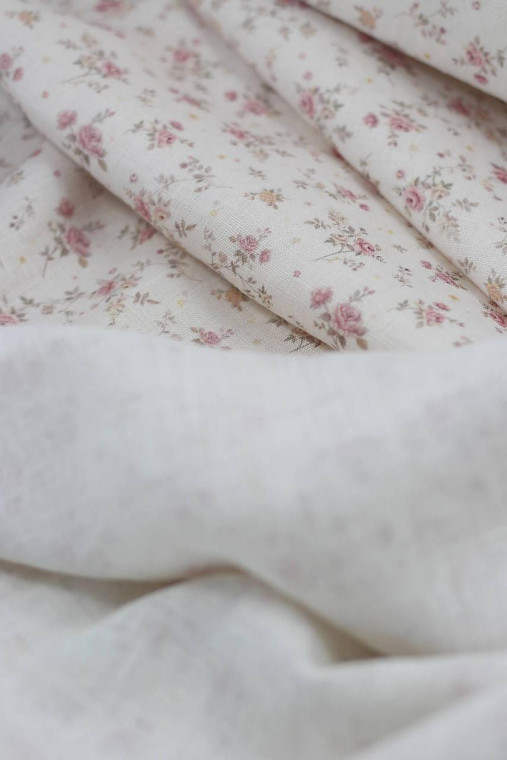 Jemná ľanová šatka s autorským vintage motívom ruží