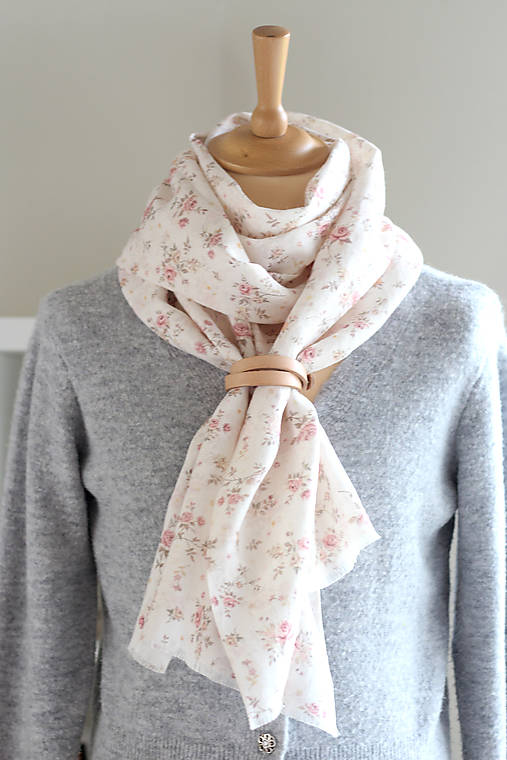 Jemná ľanová šatka s autorským vintage motívom ruží