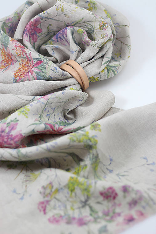 Elegantná ľanová šatka s kvetinovým motívom – 100% prémiový prírodný ľan