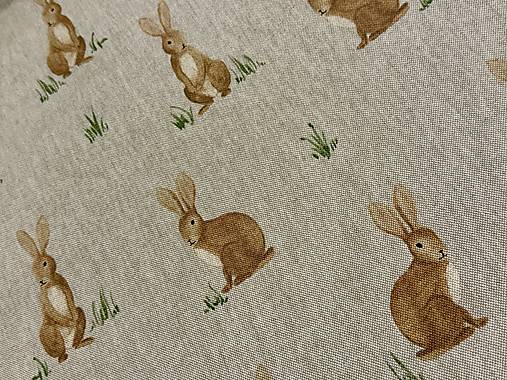 BAVLNA DEKOR / ZAJACE NA REŽNOM PLÁTNE