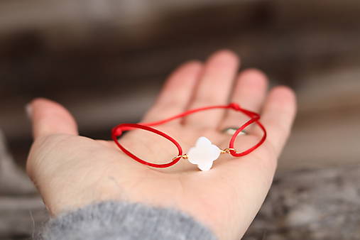 Šnúrkový náramok štvorlístok