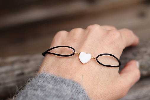 Šnúrkový náramok srdce