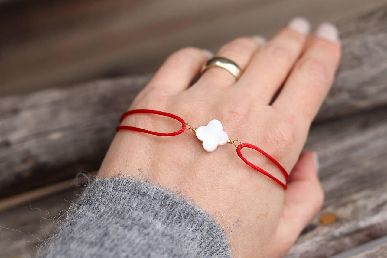 Šnúrkový náramok štvorlístok